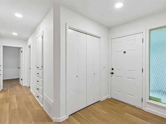 3rd image of 7904 S Villa Ave
