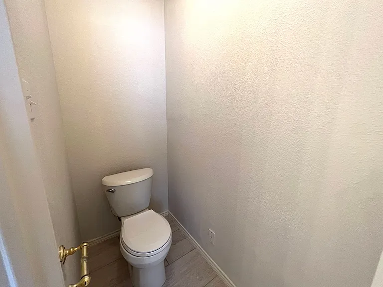 6708 Bancroft Woods Dr — Photo 18