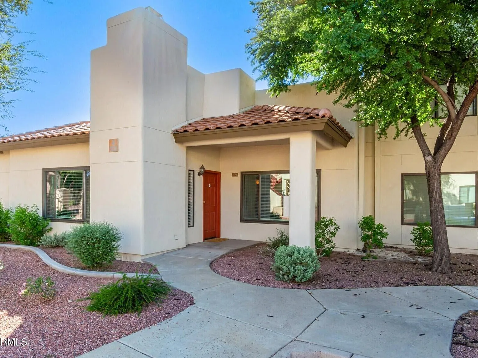 3 bed, 2.0 bath, 1220 sqft, $2,000 — Photo 1