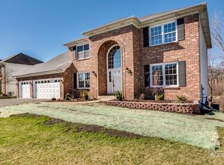 275 Willowwood Dr, Oswego, IL 60543