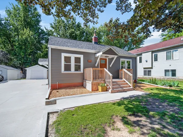 3416 Hickman Rd, Des Moines, IA 50310
