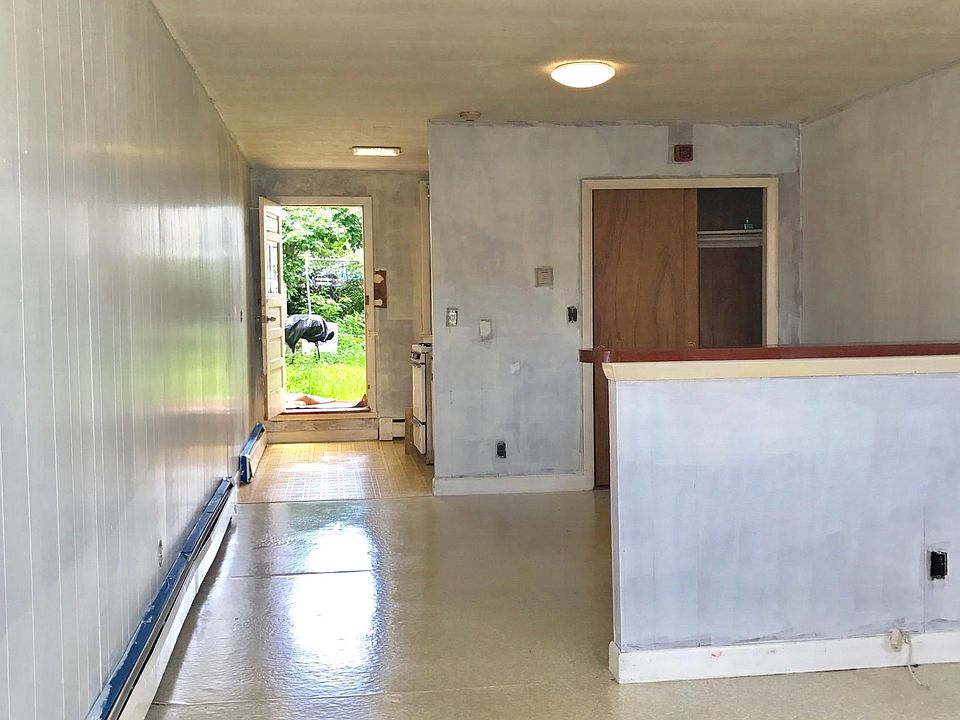 2nd image of 129 Arlington St