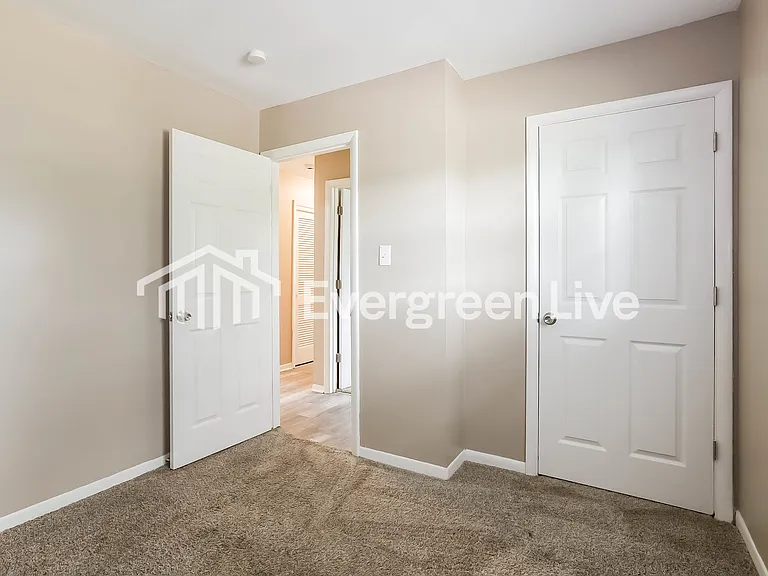 2422 Sharon Ave — Photo 10
