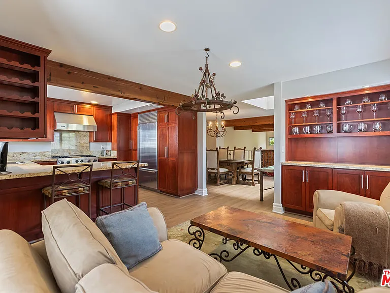 1541 Palisades Dr — Photo 21
