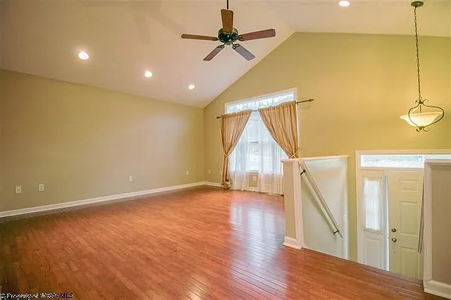 2054 Pinecrest Dr — Photo 2