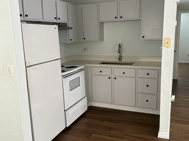 1132 Auburn St #110 — Photo 6