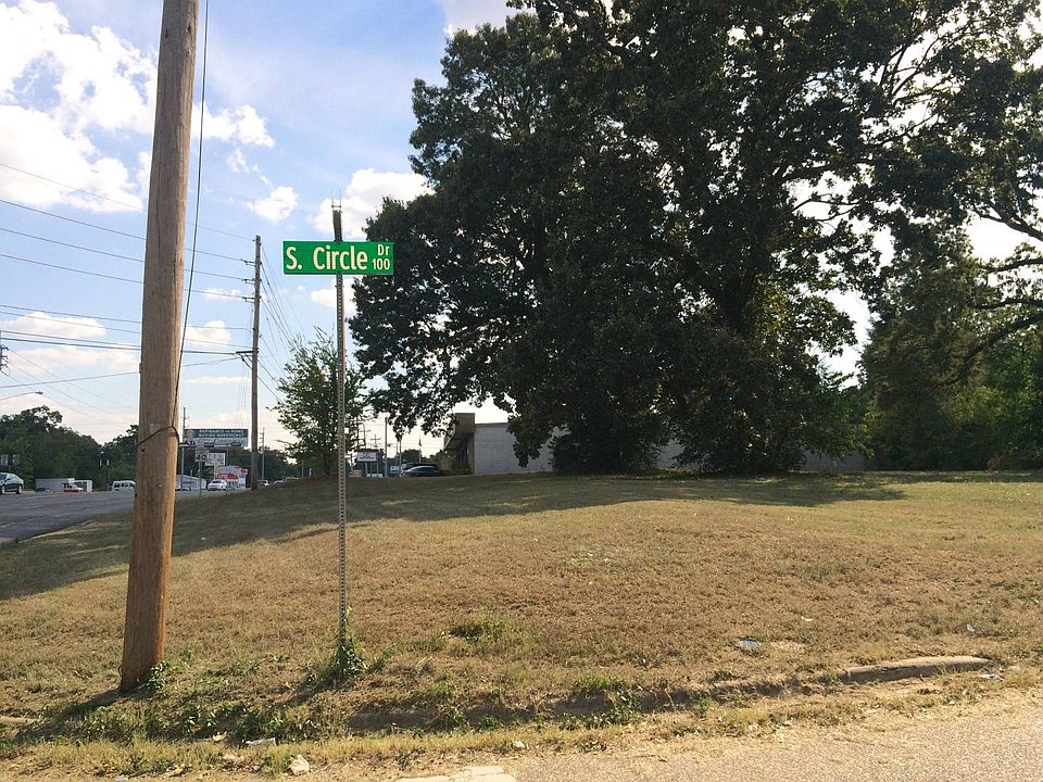 1st image of 105 S Circle Dr