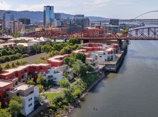 920 NW Naito Pkwy APT J25, Portland, OR