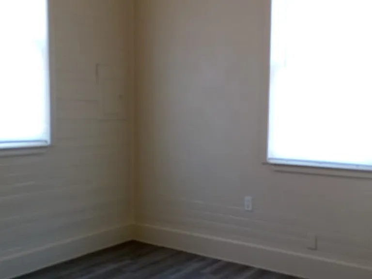 204 S Hackberry St #B — Photo 11