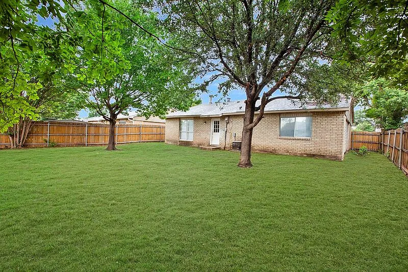 3 bed, 2.0 bath, 1379 sqft, $1,850 — Photo 4