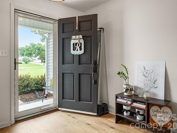 4th image of 3209 Monte Dr