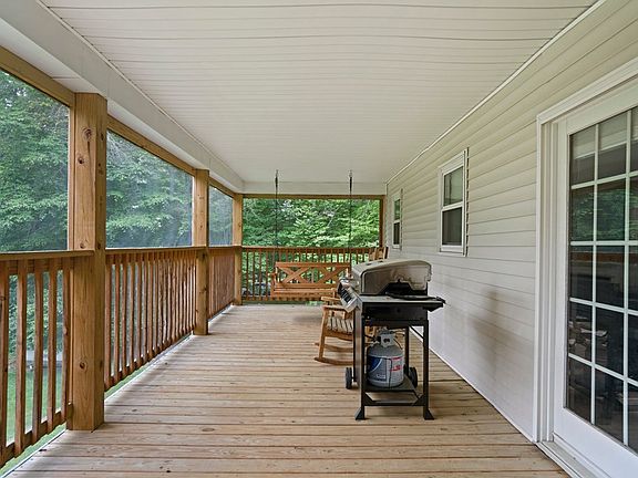 4th image of 605 Dana Ct