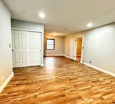 5th image of 224 Lakeview Dr