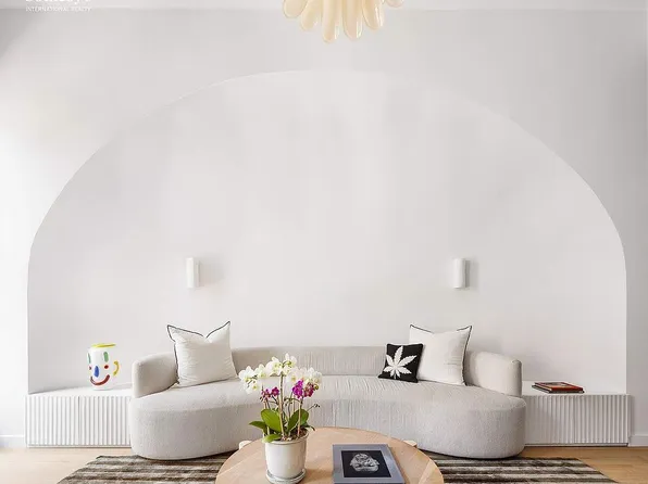 346 W 22nd St APT 2, New York, NY 10011