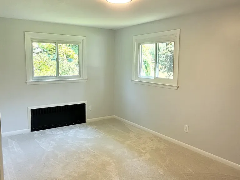 189 W Granby Rd — Photo 10