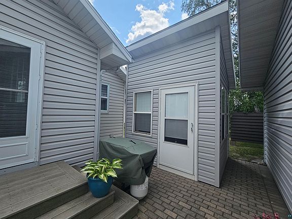4th image of 701 N Auburn Ave
