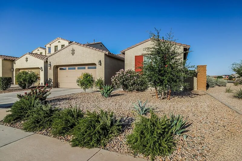 4 bed, 2.5 bath, 2180 sqft, $2,200 — Photo 2