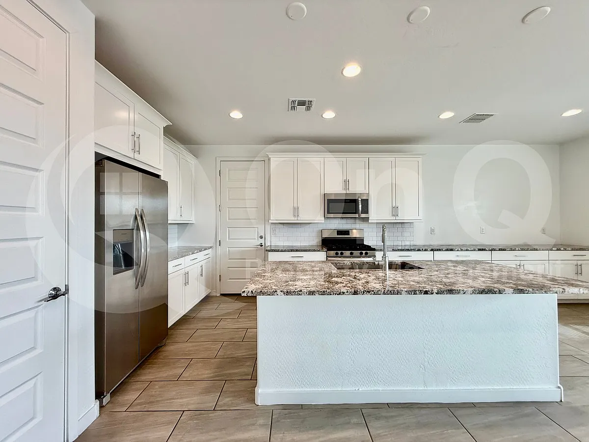 4 bed, 3.0 bath, 2248 sqft, $2,599 — Photo 3