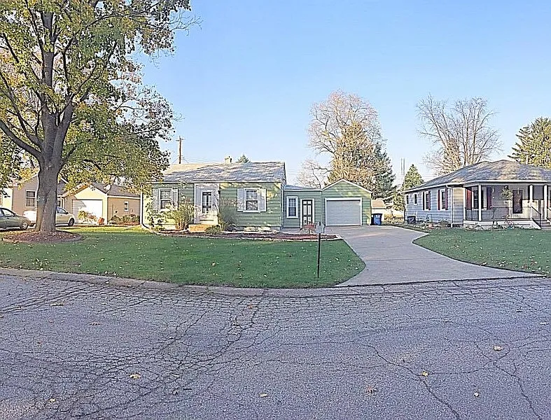 421 Southmoor Rd photo 1