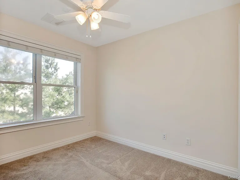 34 Della Dr — Photo 15