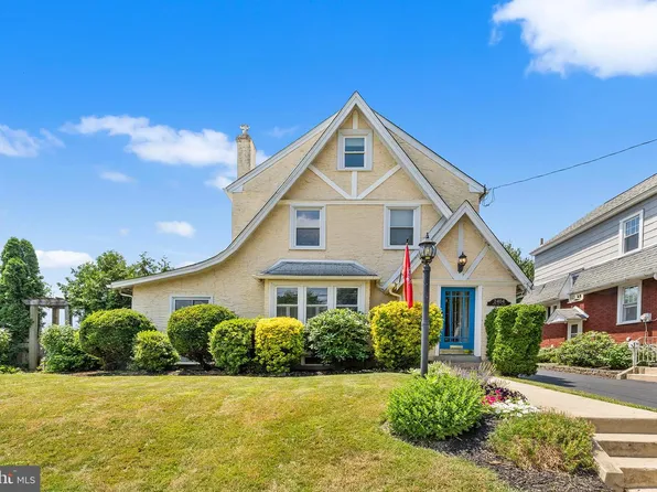 2404 Poplar Rd, Havertown, PA 19083