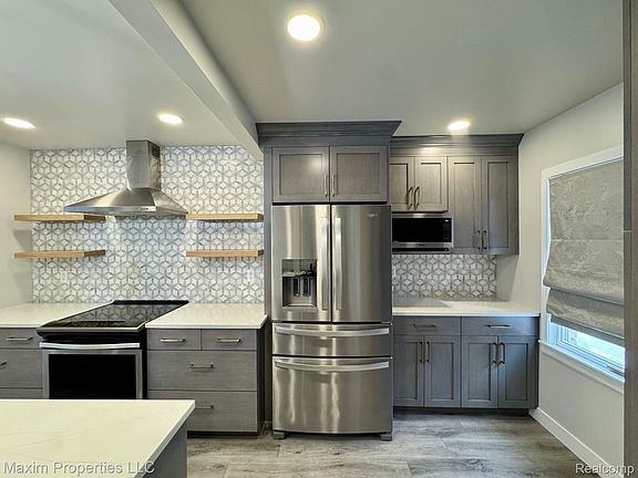 2nd image of 164 Stratford Ln