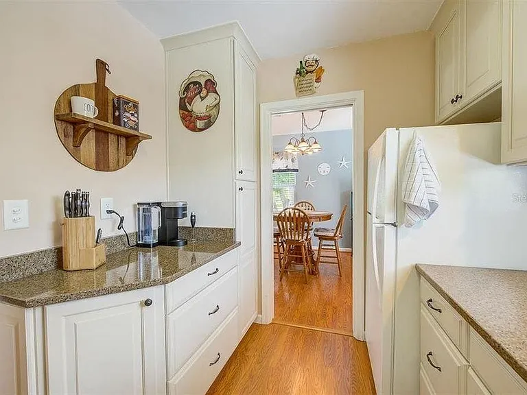1028 2nd Ave NW — Photo 8