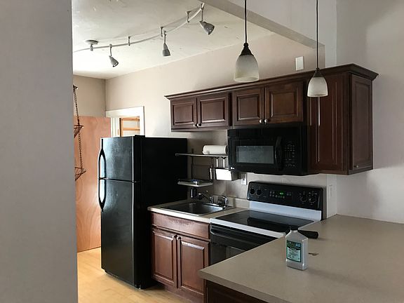 4th image of 519 E 3rd St #1