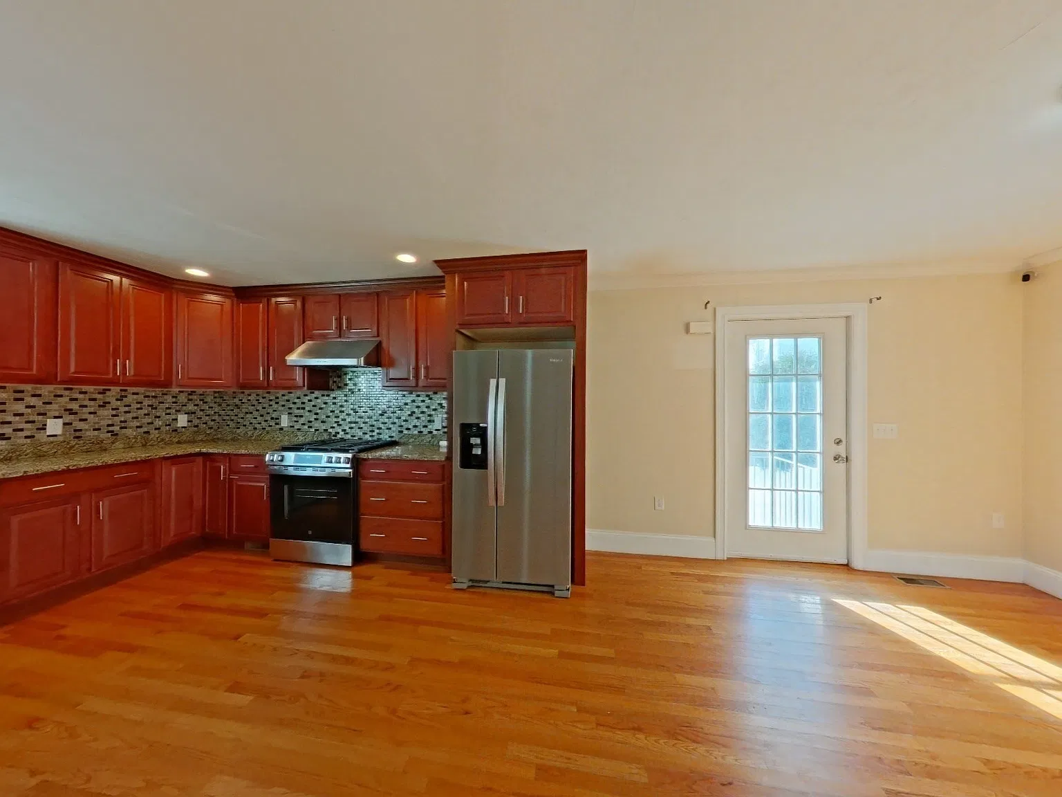 4 bed, 2.0 bath, 1621 sqft, $3,700 — Photo 3