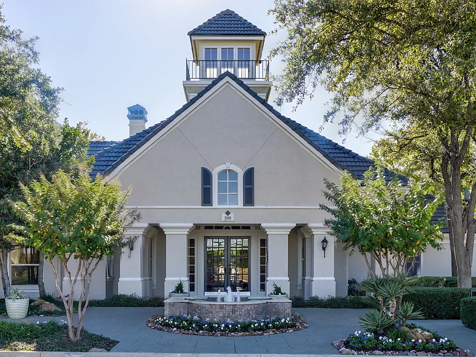 Saxony at Chase Oaks Apartments