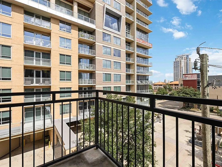 1010 Rosine St #35 — Photo 15