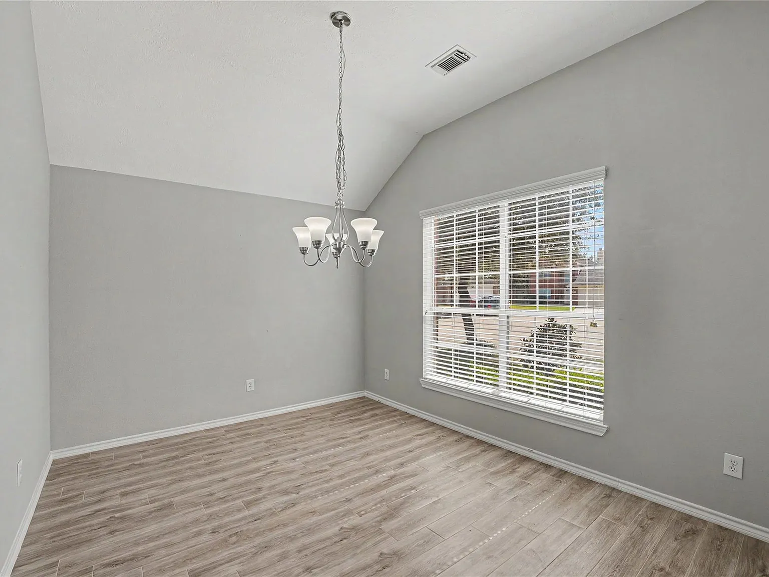 4 bed, 2.0 bath, 2017 sqft, $2,250 — Photo 4