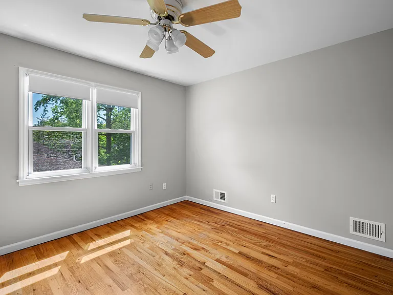 49 N Chatsworth Ave — Photo 18