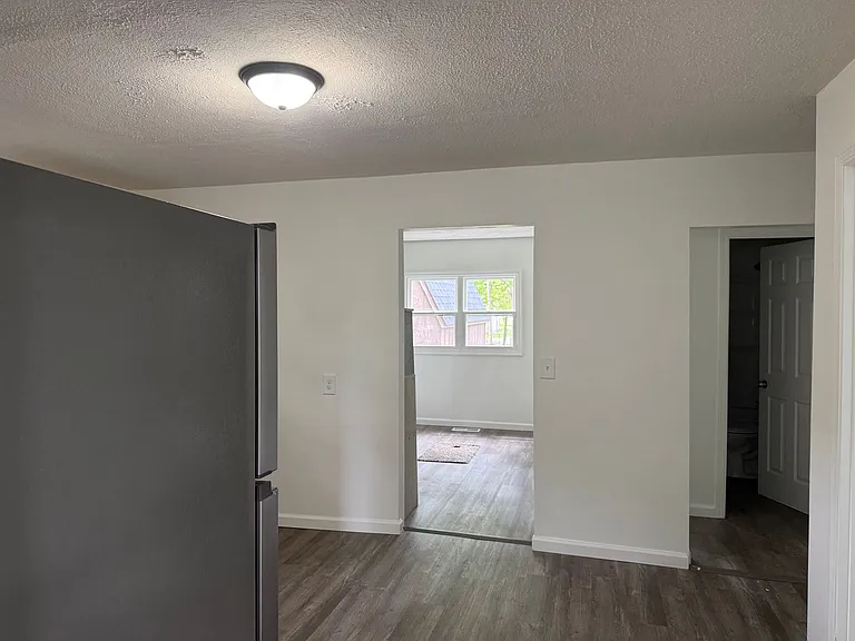 1052 N John St — Photo 16
