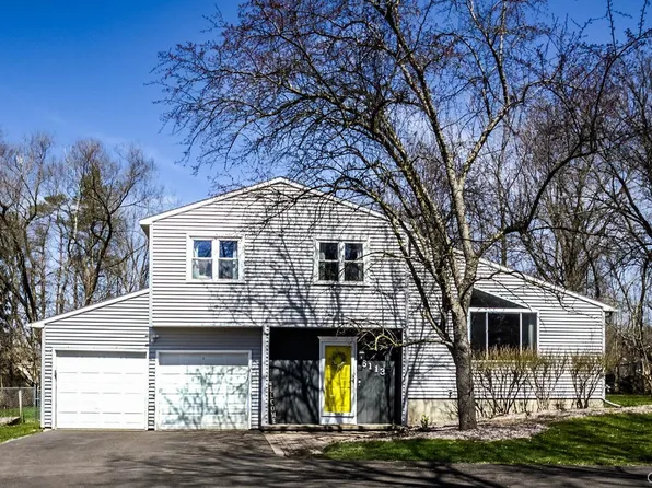 6113 Lakeshore Rd, Cicero, NY 13039