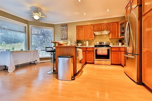 15477 93a Ave photo 1