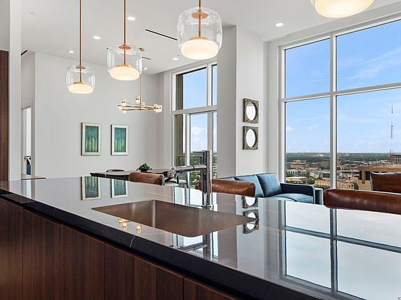 4th image of 123 Lexington APT 1703