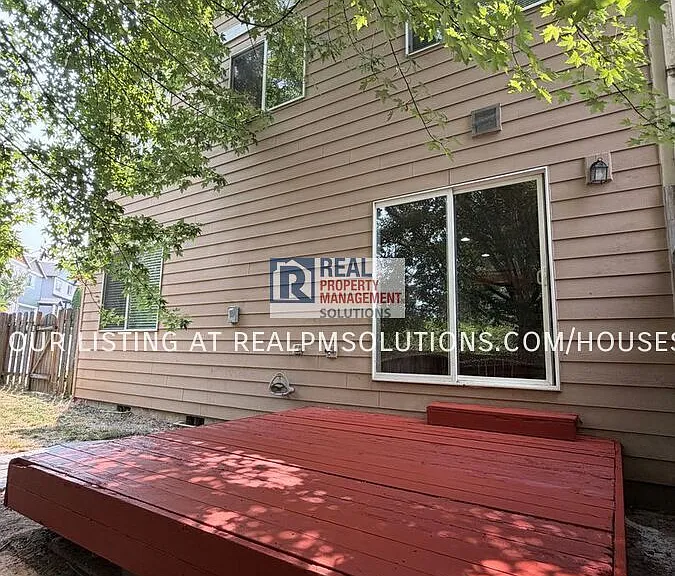 1851 SE Centurion Way — Photo 4