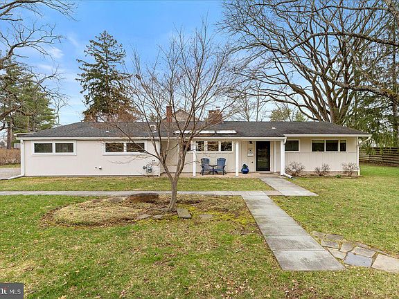 3rd image of 207 Mansgrove Rd