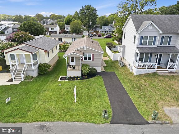 3rd image of 821 Shore Dr