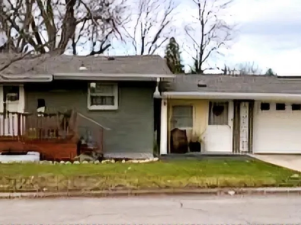 1035 E Myrtle St, Canton, IL 61520