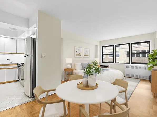 333 East 75th Street image 1 of 9