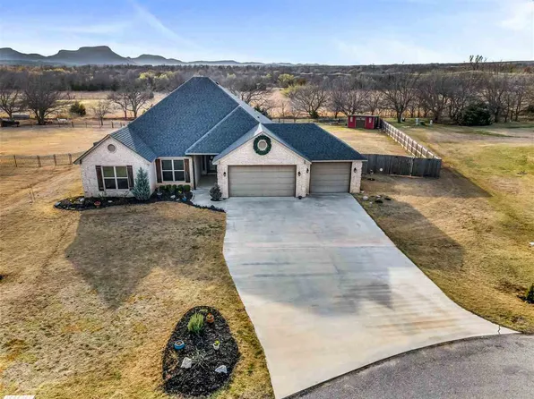 1301 Poko Mountain Ln, Lawton, OK 73507