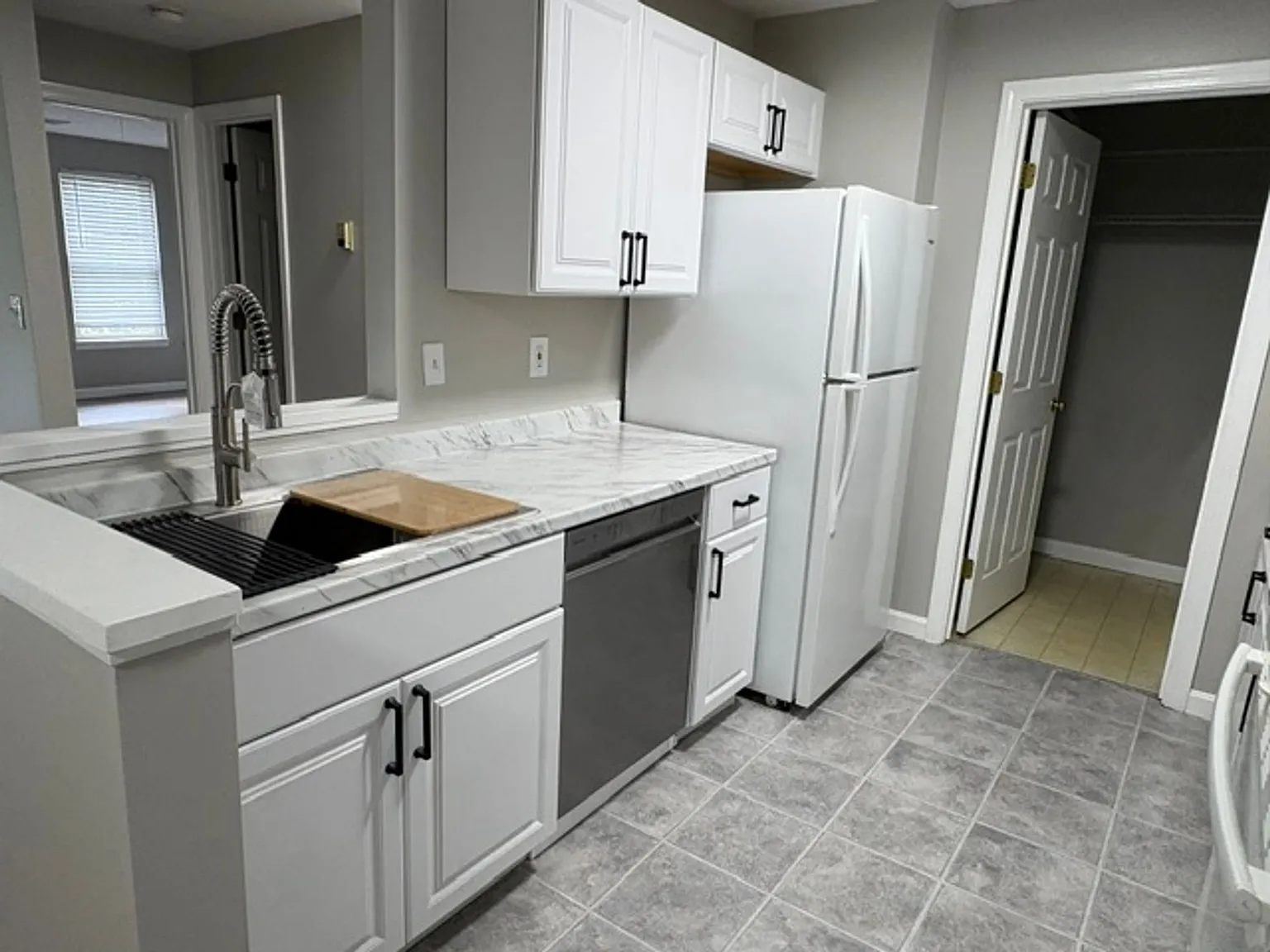 Beautiful 2 Bedroom Condo Keene, NH — Photo 3
