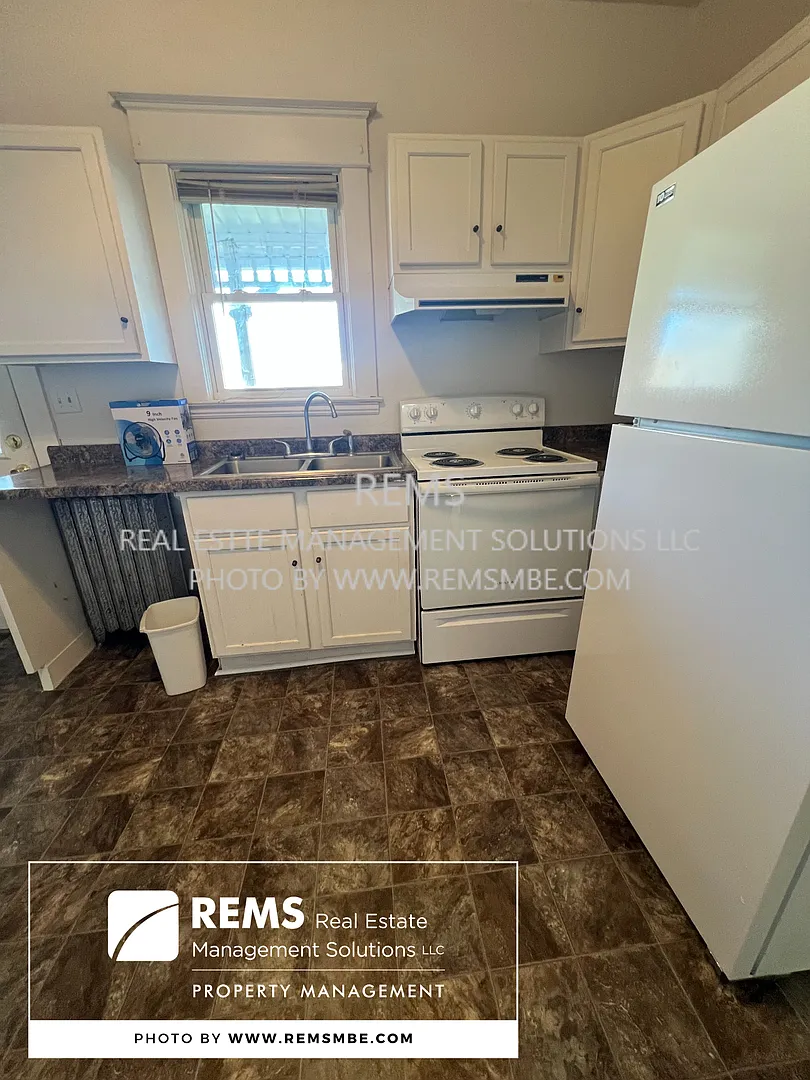 420 N Pine St — Photo 3