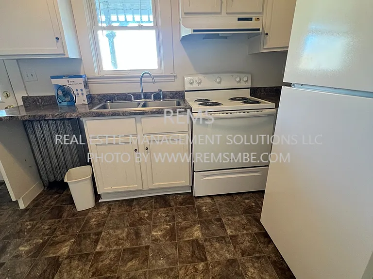 420 N Pine St — Photo 3