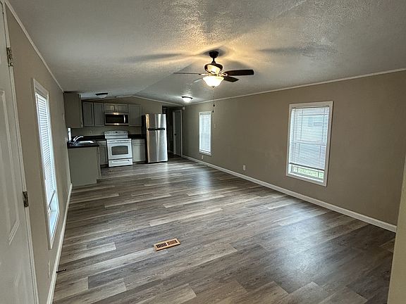 3rd image of 202 Zackary St