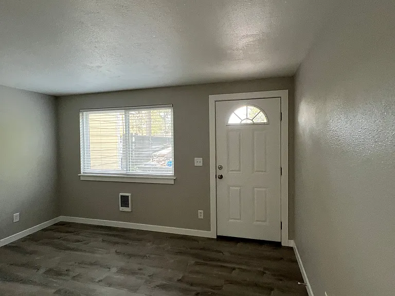 4116 Market St NE — Photo 18