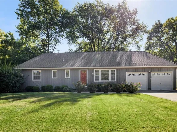 7601 Russell Rd, Prairie Village, KS 66204