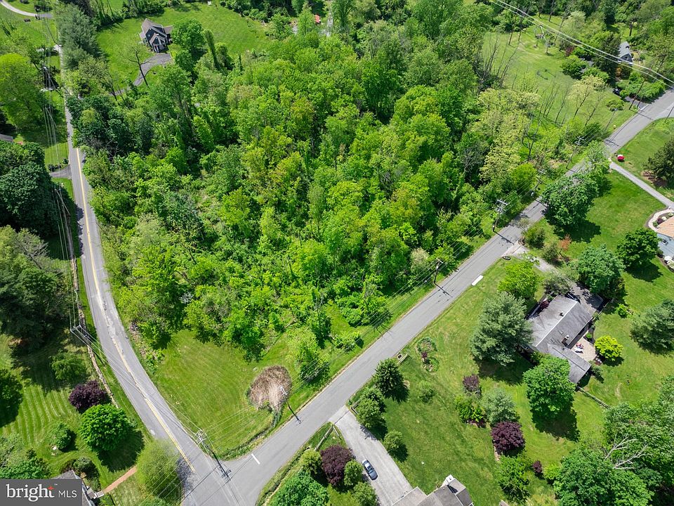 2nd image of 2400 Horseshoe Trl
